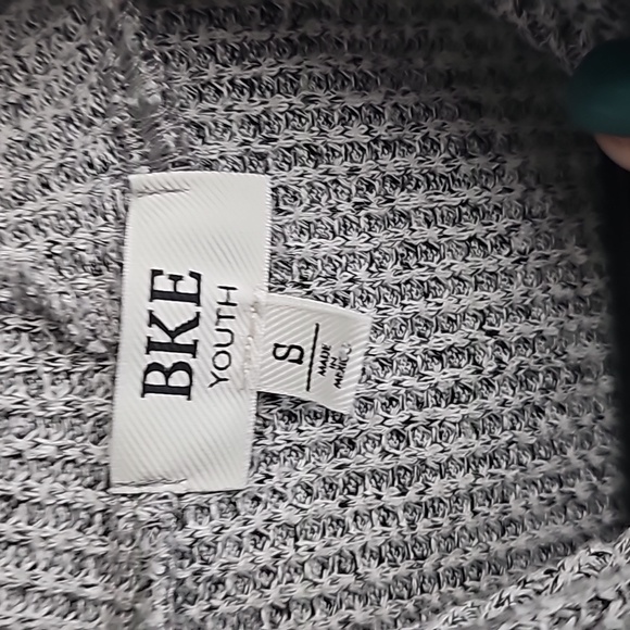 Youth girls sz small BKE waffle print hooded top. Super cute Like NEW!! - Picture 6 of 11